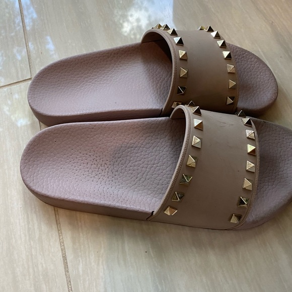 COPY - Valentino slides - Picture 2 of 5